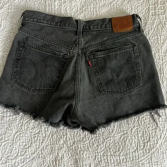 Levi's 501 Shorts - Picture 3 of 4